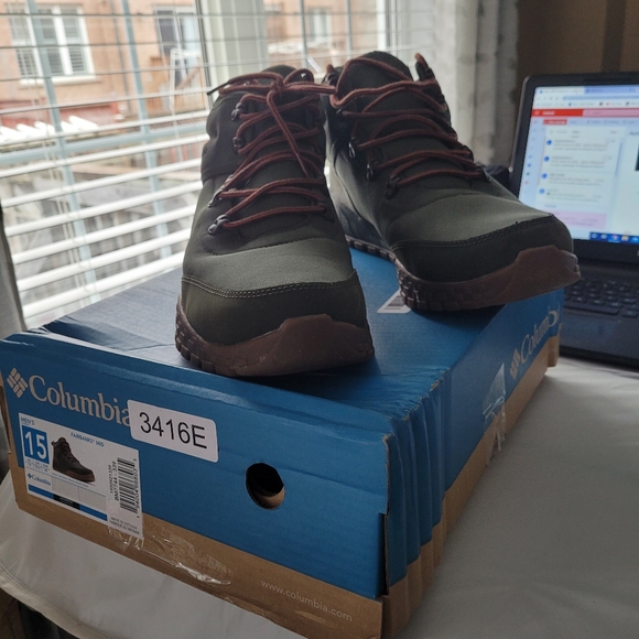 Man's boots Size 15 - Picture 9 of 11